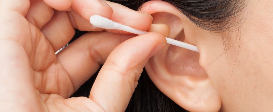 Ohrenschmalz entfernen aber richtig: 4 Methoden zum Ohrenreinigen