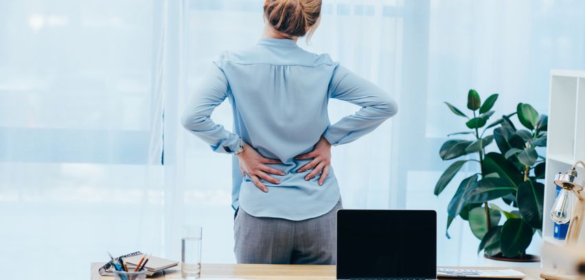 Schmerzen im mittleren Rücken: Ursachen und Tipps