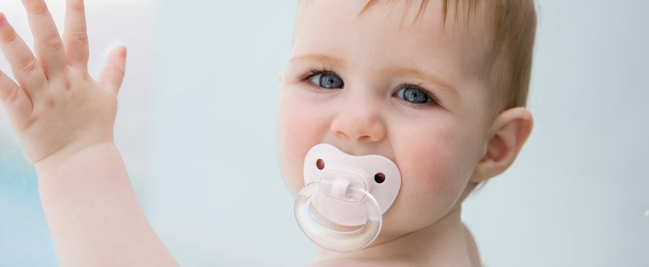 Babys blauen dunkelhäutige augen mit 31. SSW