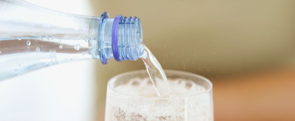 Macht Mineralwasser mit Kohlensäure dick?