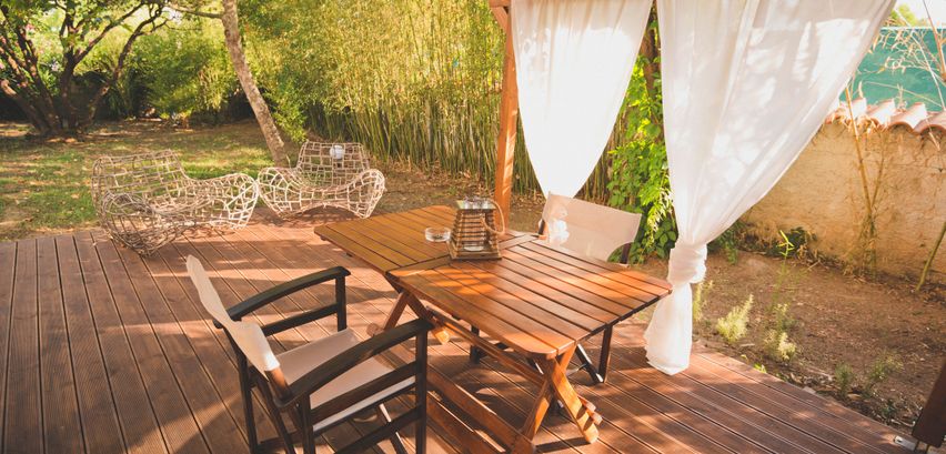 Holz im Außenbereich: Warum die Pflege so wichtig ist