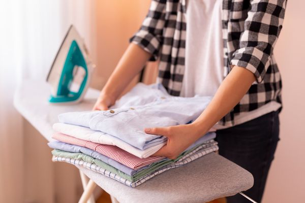 Schokoladenflecken Entfernen Hier Lesen Wie Sie Aus Sofa Kleidung Und Co Verschwinden