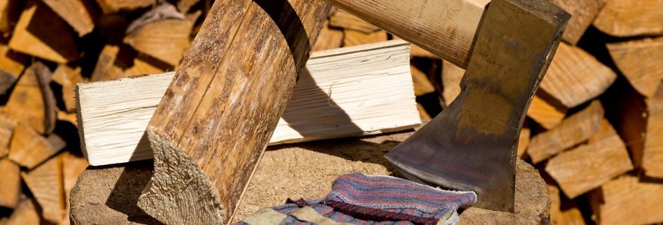 Holz Spalten Mit Der Axt Hier Lesen Wie S Richtig Geht