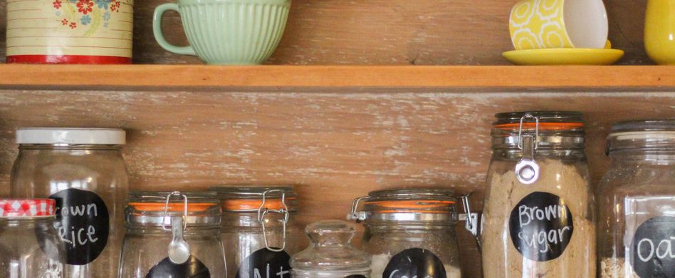 Küche einräumen → Lesen Sie 5 Tipps für Ordnung im Schrank, Regal und Co.