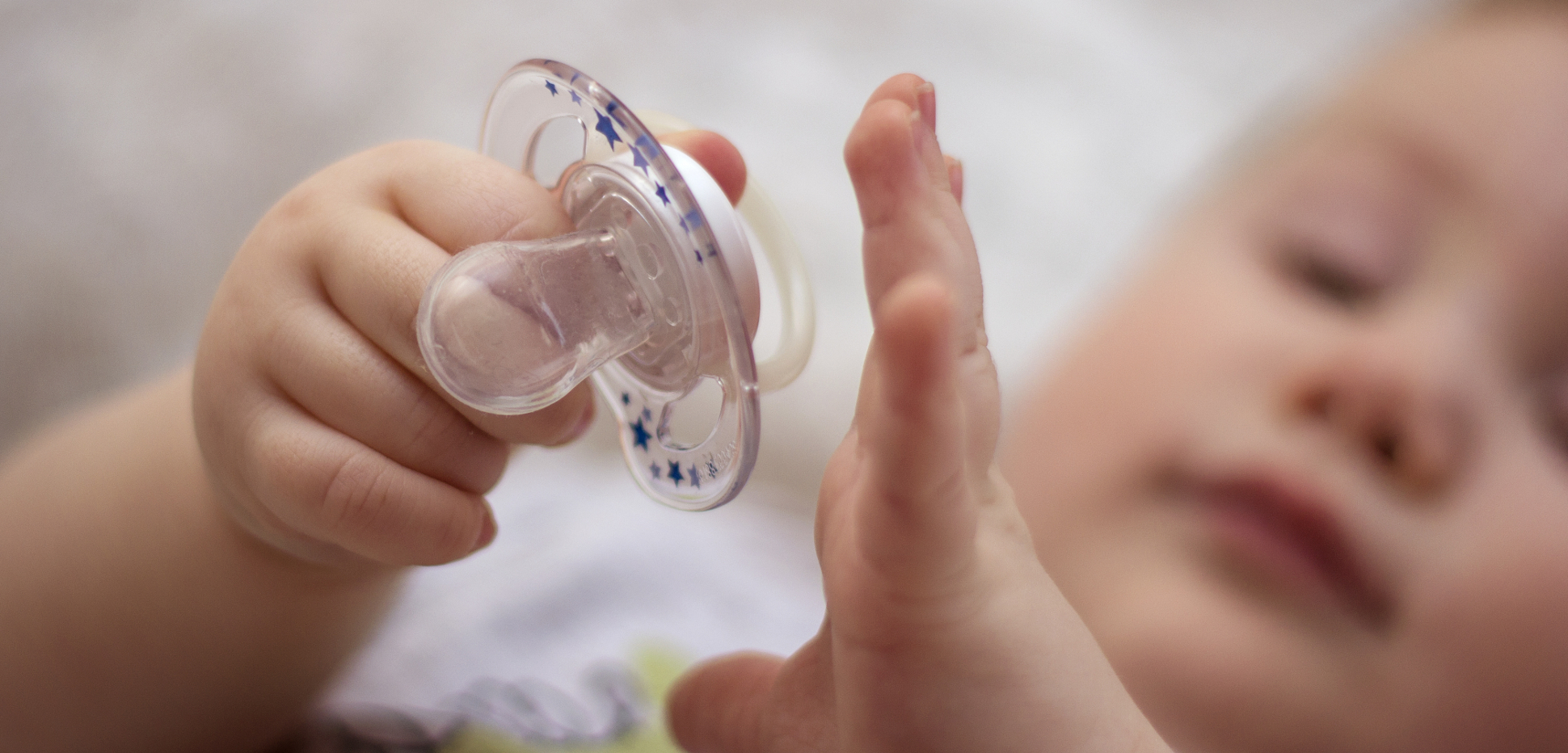 Минусы пустышки. Даете ли ребенку пустышку. Пустышки для детей. Пустышки для детей. Даете ли ребенку пустышку.