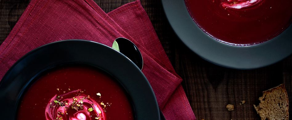 Erfrischende Rote Beete Blumenkohl Suppe